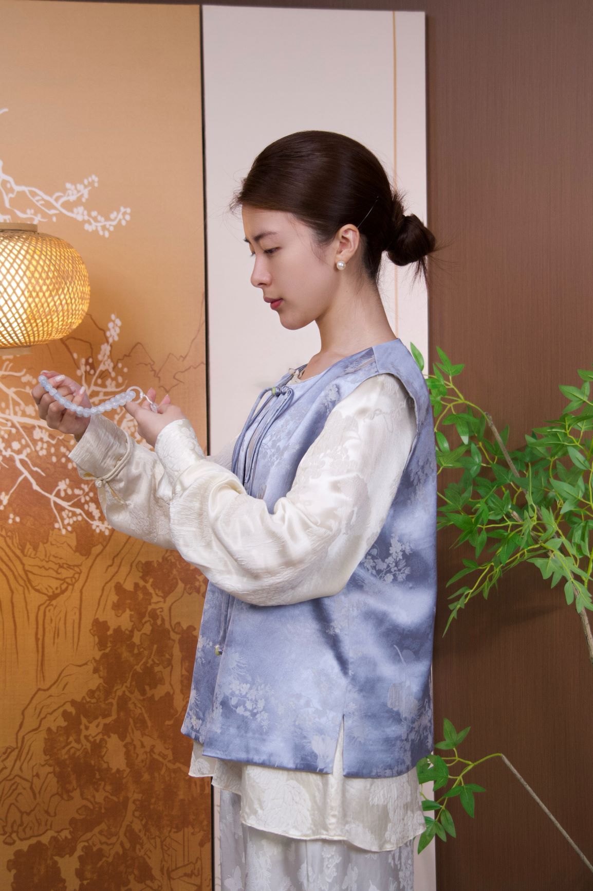 古月茗里【苍蓝织雾】新中式蓝色印花流苏盘扣圆领马甲