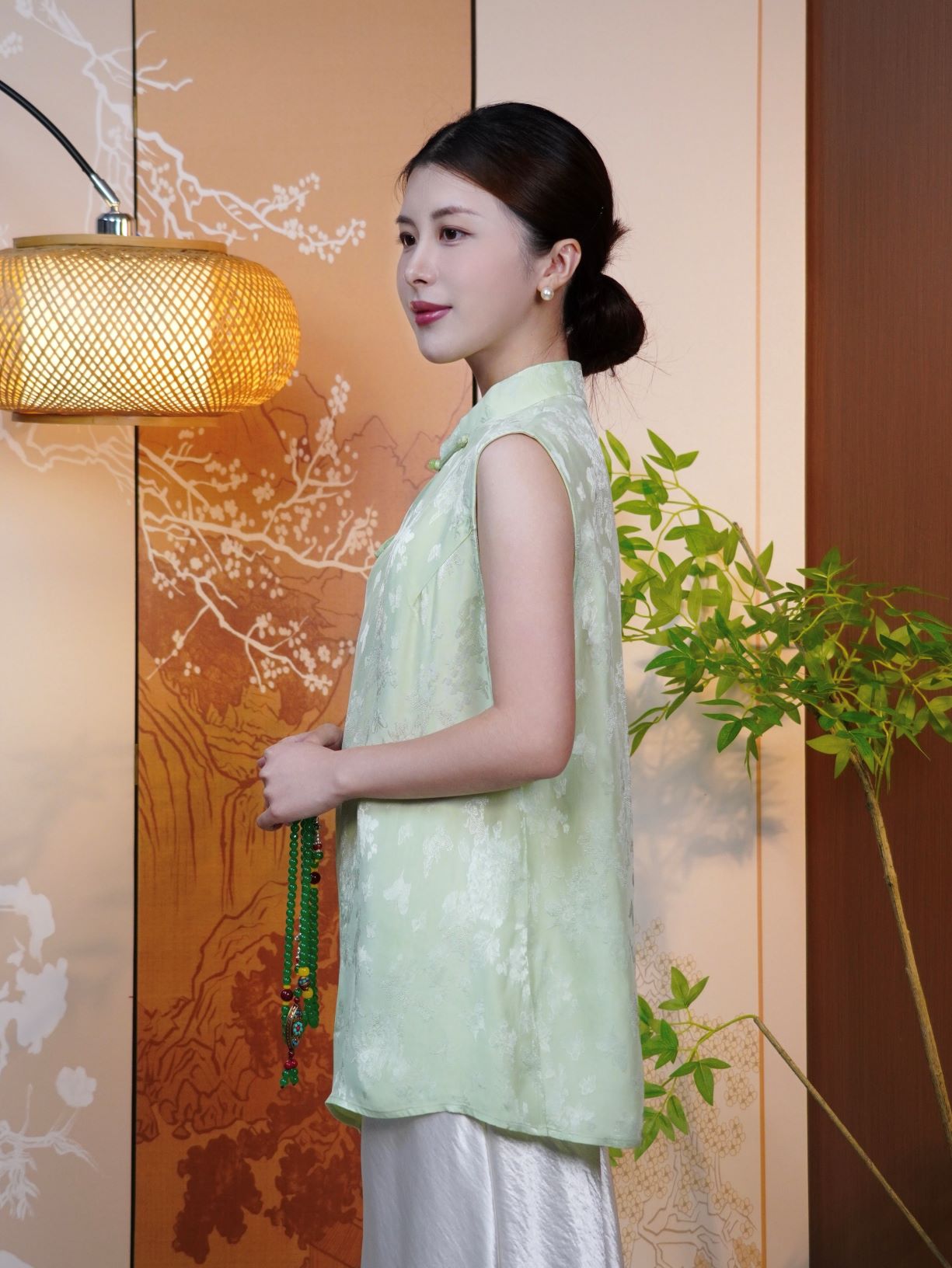 古月茗里【丹绮流芳】新中式必入款奥黛风显白草绿色暗纹提花手工盘扣立领无袖上衣