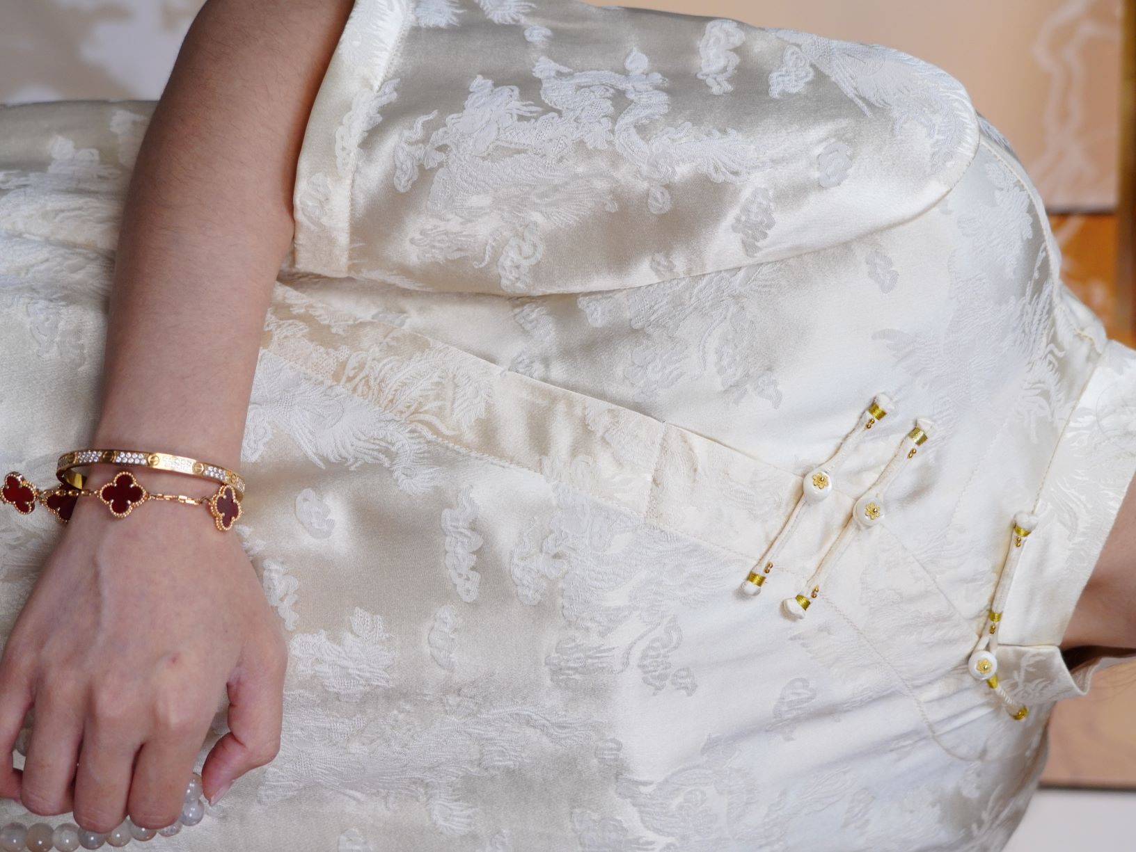 古月茗里【烟罗裁云】新中式白色暗纹提花立领盘扣短袖上衣