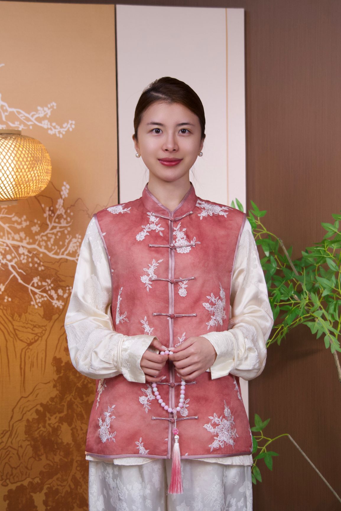 古月茗里【粉蕊琼英】新中式桑蚕丝刺绣盘扣立领粉色马甲（常规版）