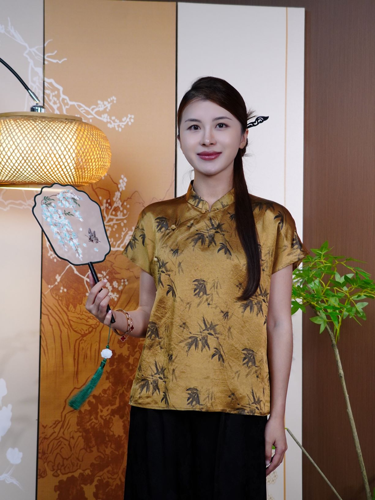 古月茗里【竹露鎏金】新中式醋酸缎面墨竹印花盘扣立领小飞袖上衣