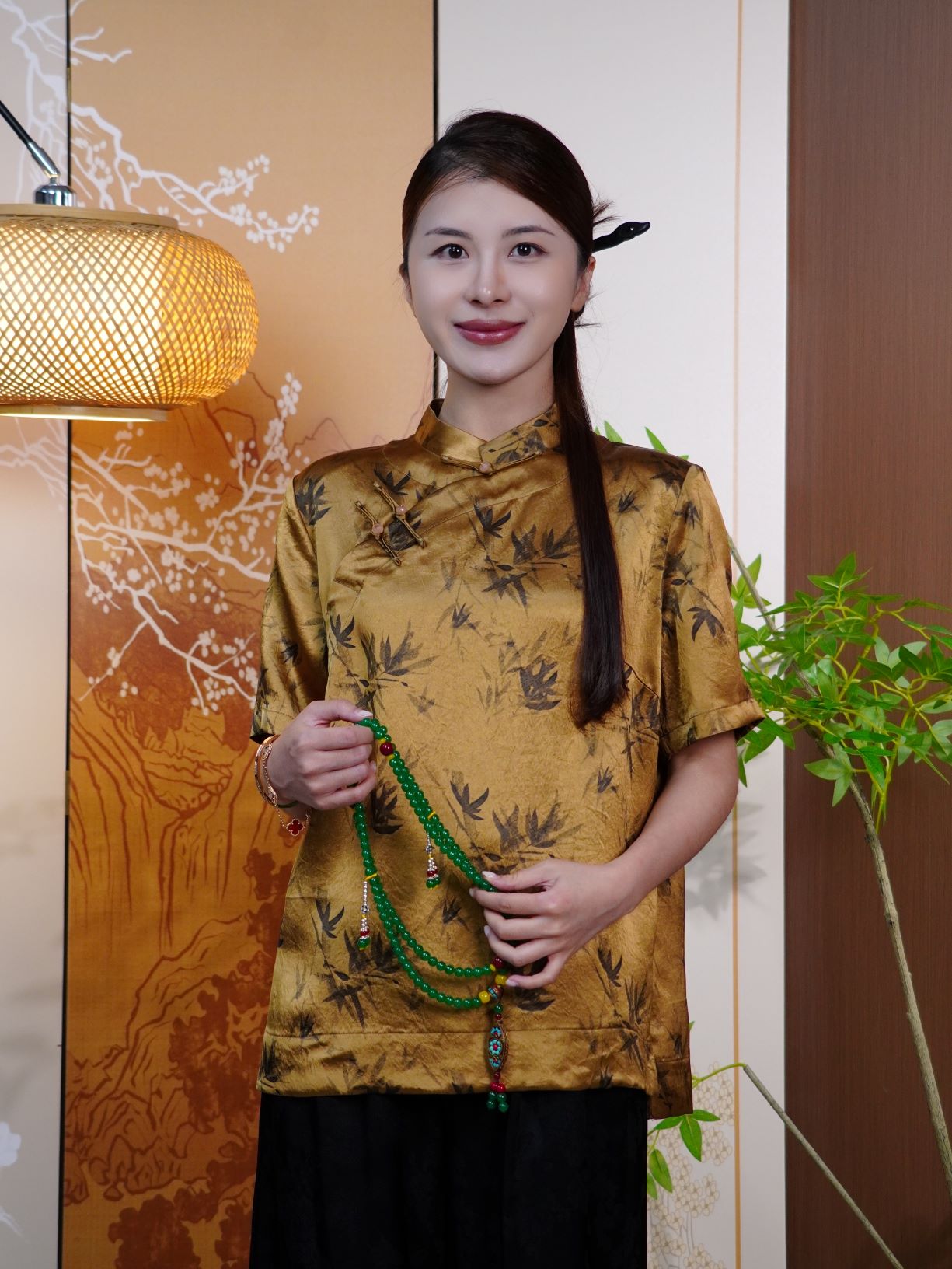 古月茗里【竹露鎏金】新中式金棕色醋酸缎面竹林印花立领盘扣斜襟短袖上衣