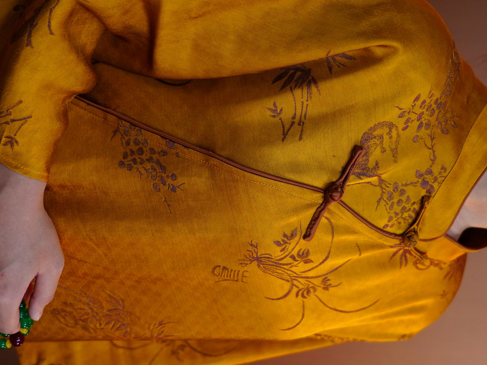 古月茗里【云锦金章】新中式香云纱提花斜襟盘扣可敞开两穿长袍