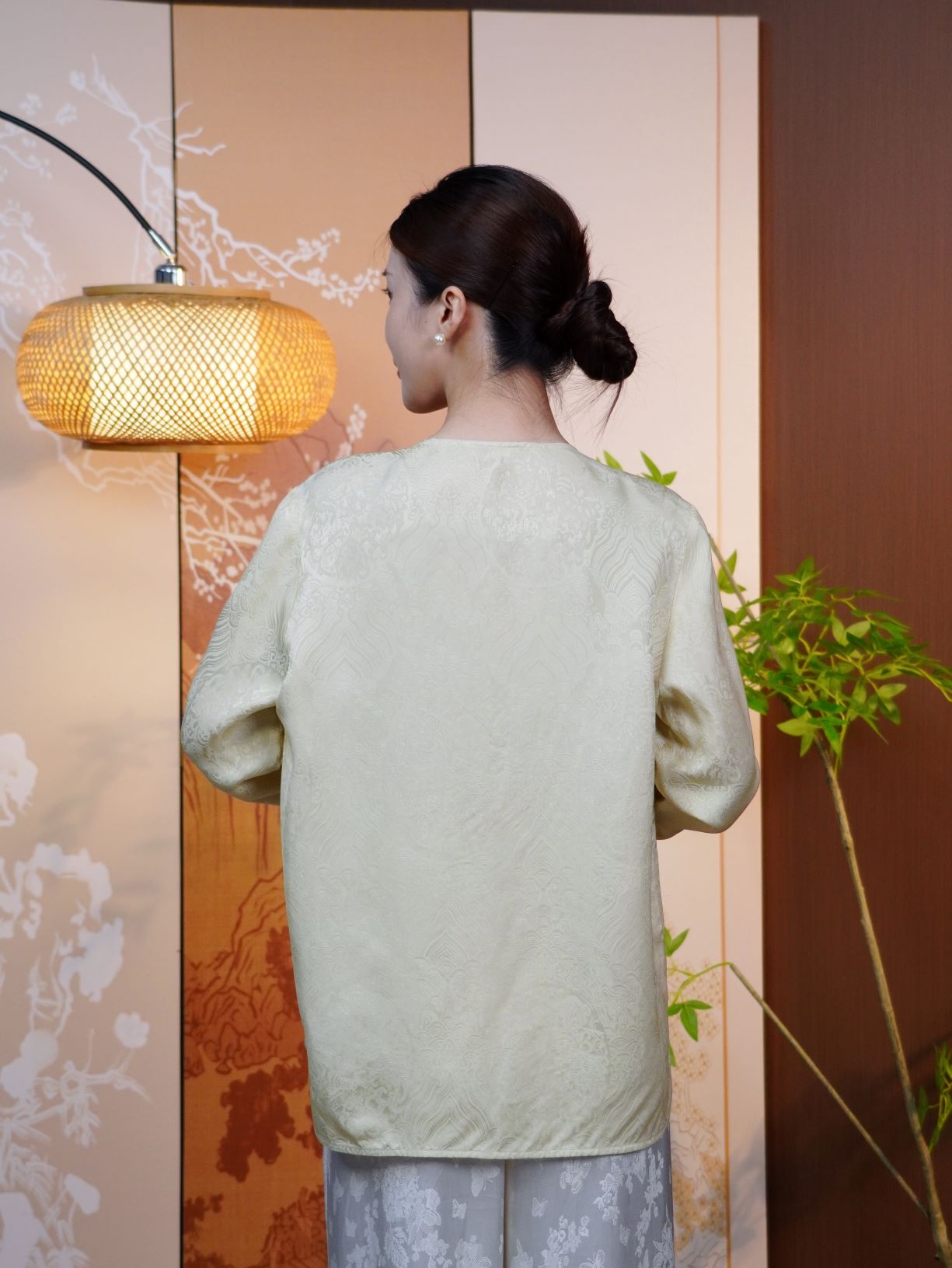 古月茗里【云岫轻罗】新中式必入款鹅黄色暗纹提花手工流苏盘扣重工刺绣拼袖圆领百搭上衣