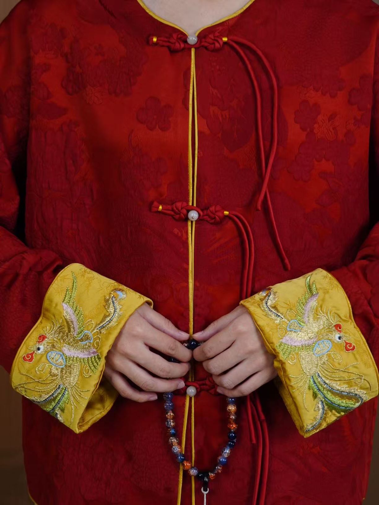 古月茗里【凤栖云裳】新中式红金色暗纹提花重工袖口刺绣流苏盘扣圆领外套