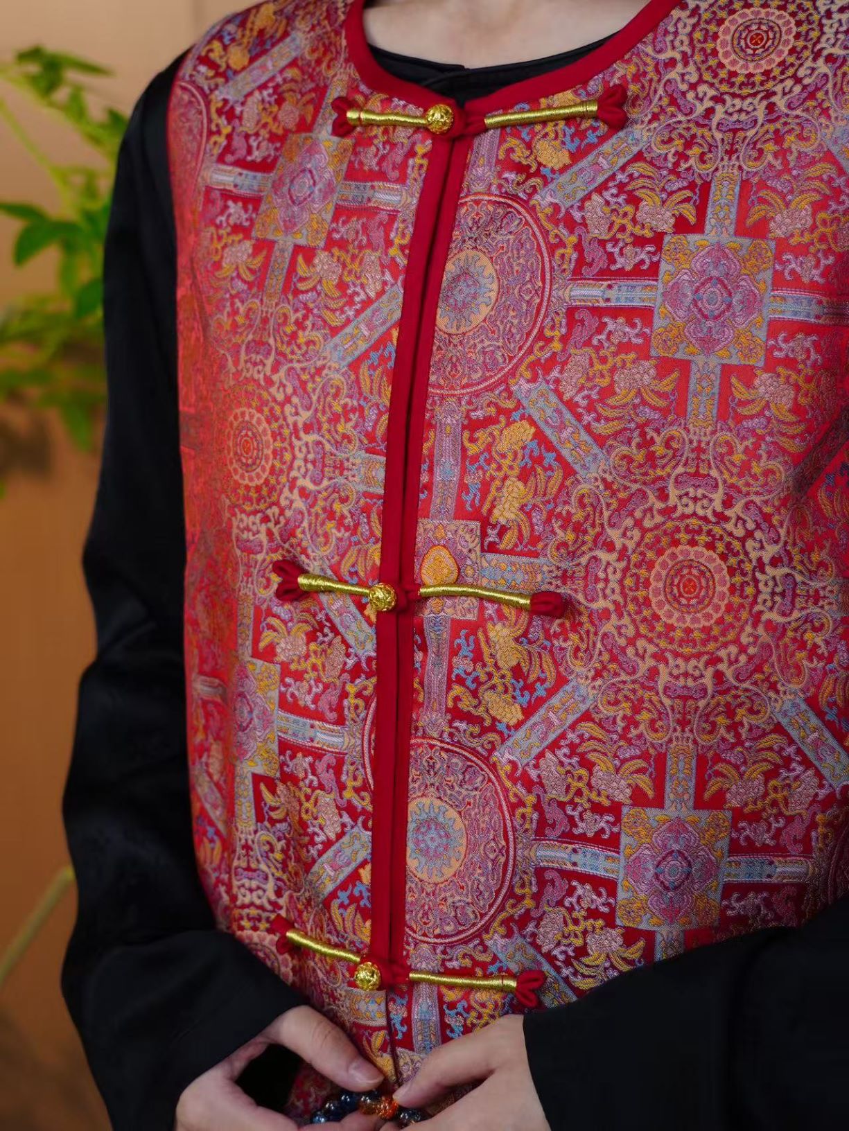 古月茗里【朱华承裳】新中式红色复古感撞色金线盘扣圆领马甲