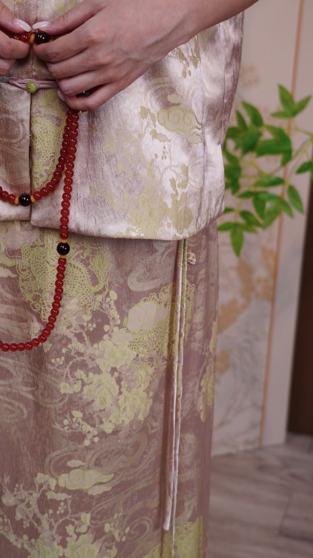 古月茗里【梨粉融春】新中式珠光粉印花圆领无袖背心马甲+流苏侧开叉半裙套装