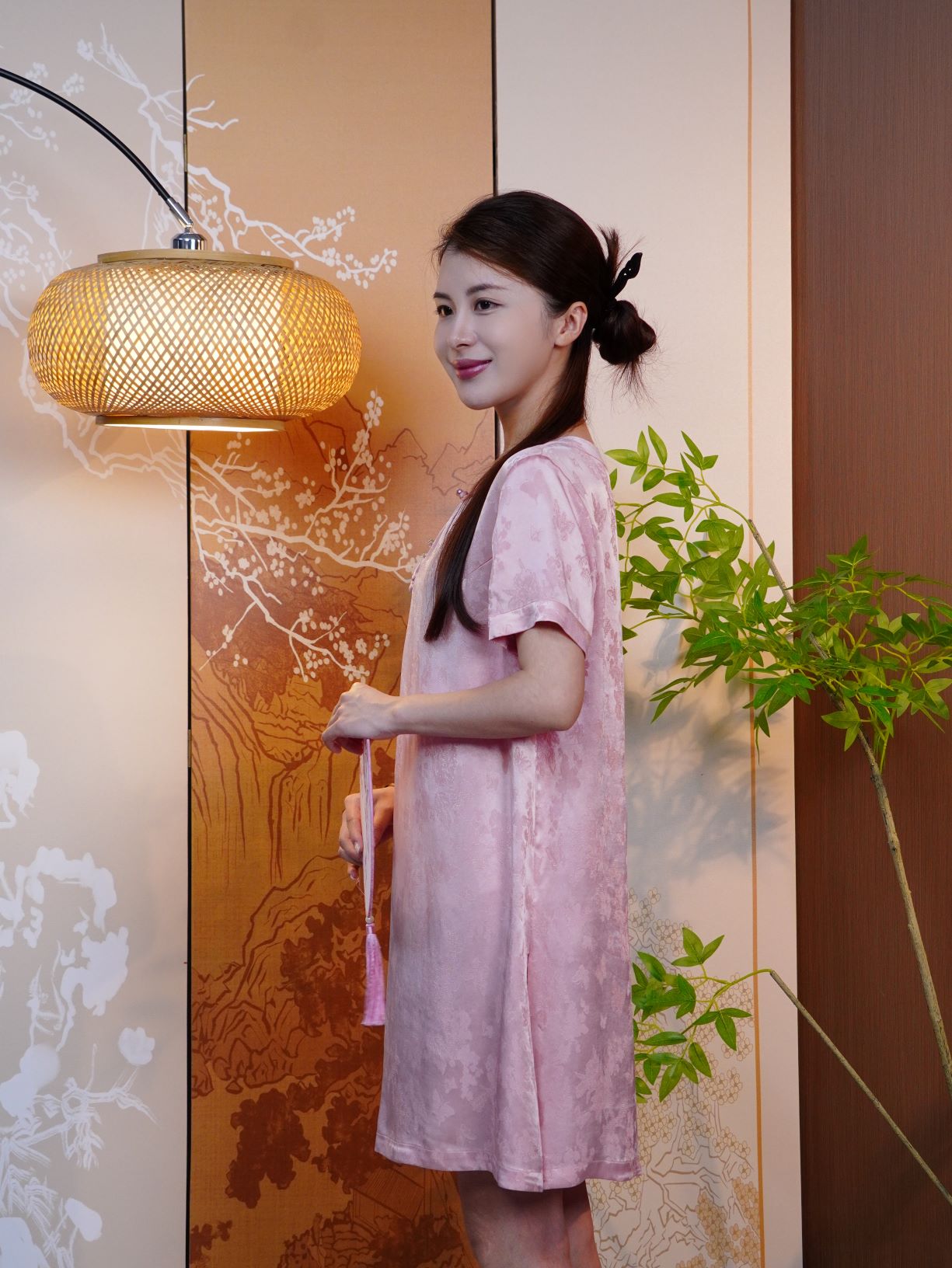 古月茗里【藕香凝露】新中式粉色蝴蝶暗纹提花圆领斜襟盘扣中长款侧开叉连衣裙